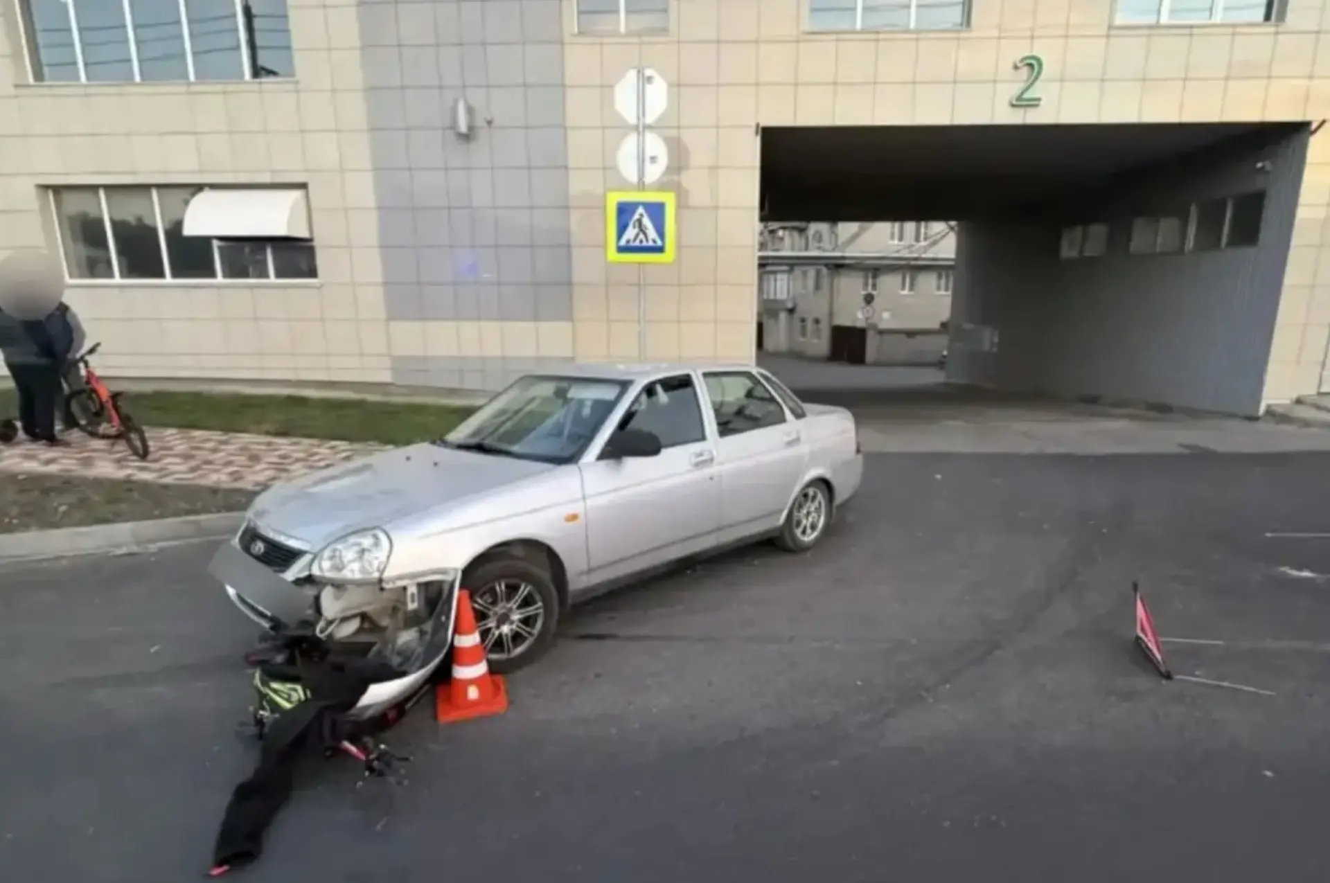Подростка на самокате сбили в одном из дворов Ставрополя
