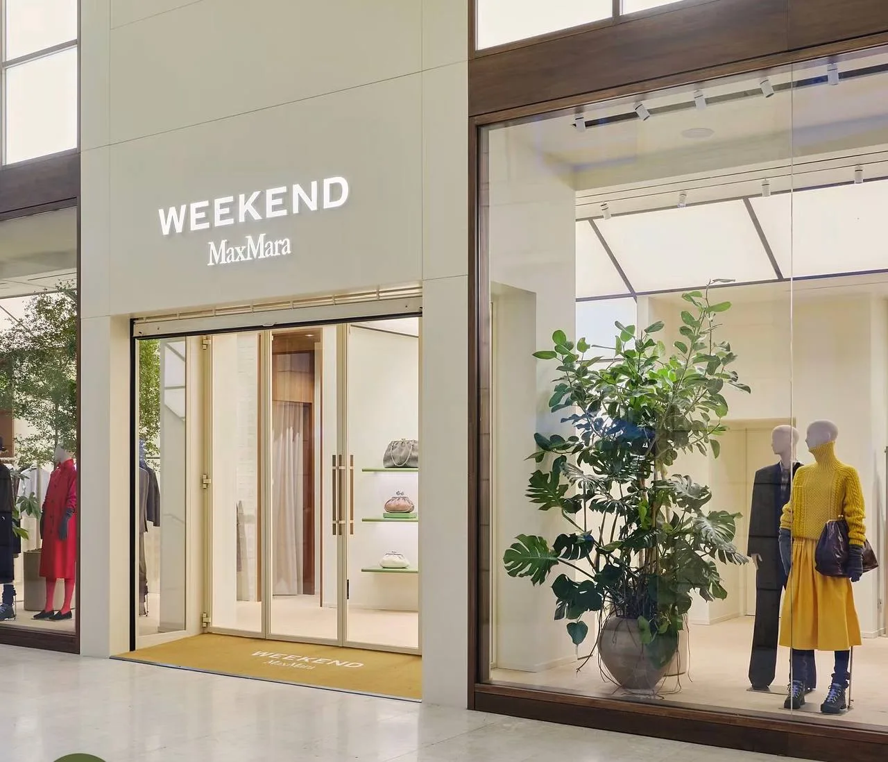 Сегодня продолжаем собирать заказы на Max Mara, сегодня выкладываем линейку Weekend со ...