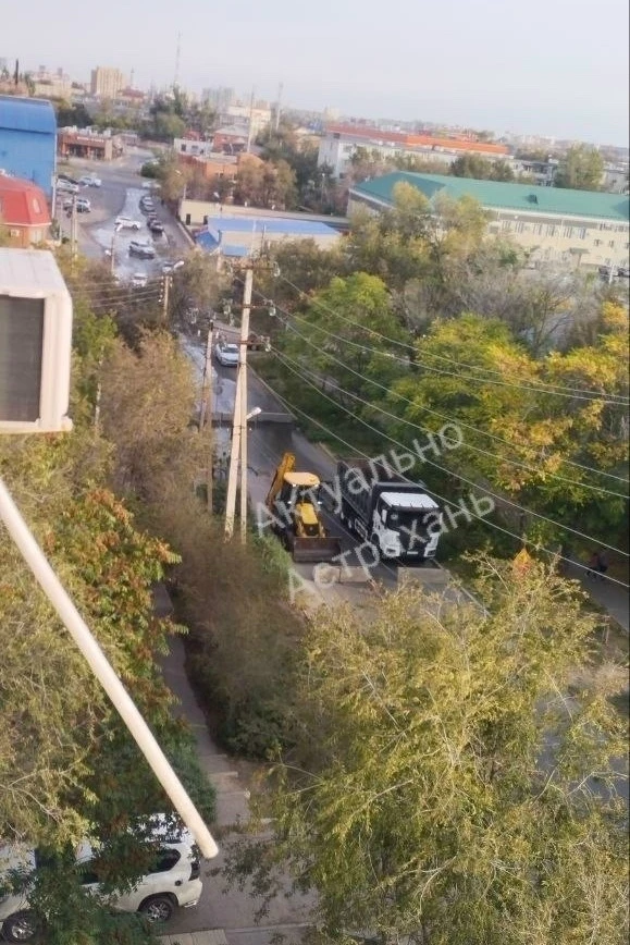 🚧 В Астрахани перекрыли проезд Николая Островского