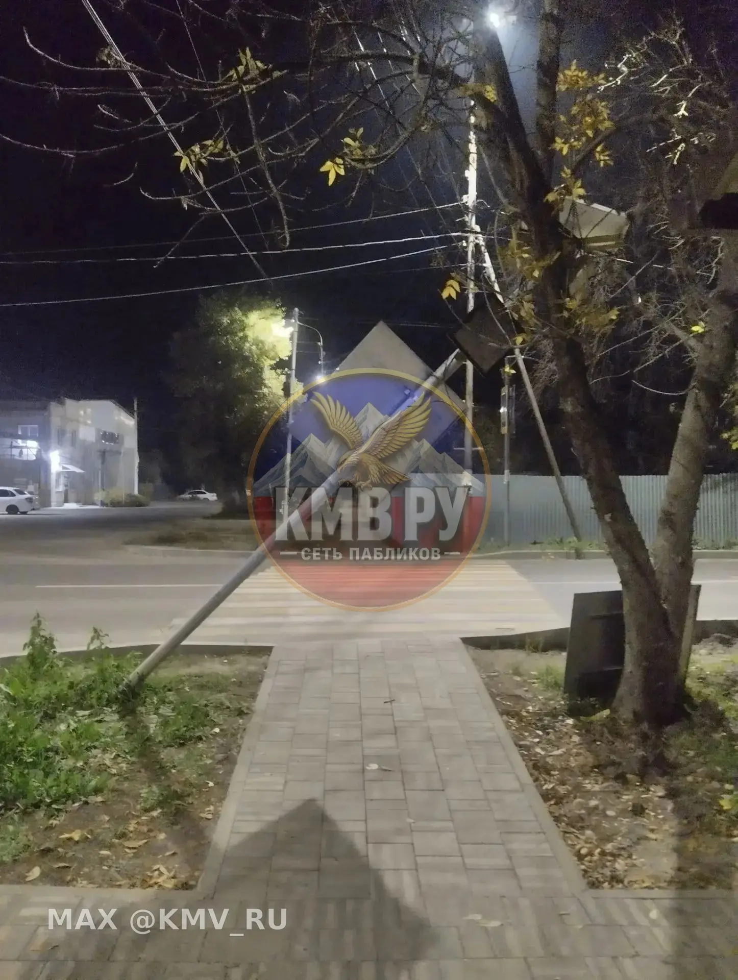 Сегодня кто-то на улице Красная, в районе д.80, повредил столб со знаком ПДД. Администр...