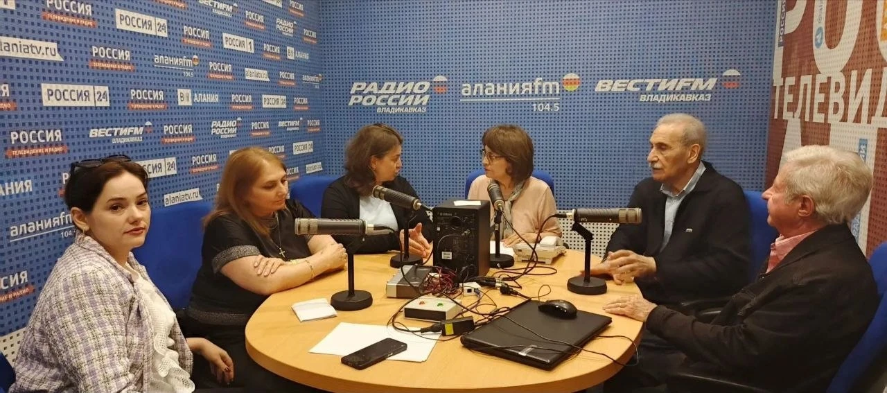 🎙 В эти минуты в эфире радио "Алания FM" программа "В центре внимания"