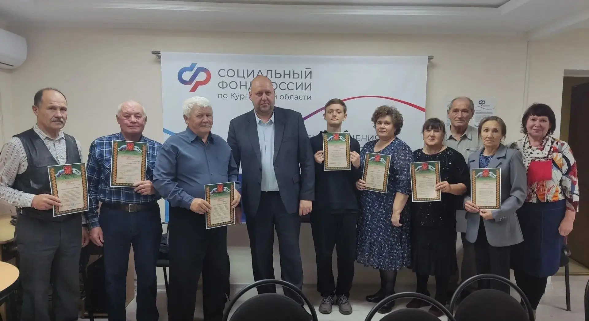 В Центре общения старшего поколения Социального фонда сегодня состоялась встреча главы ...