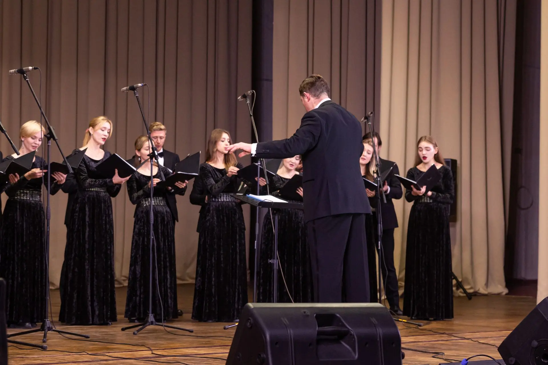 Впервые в ЛНР! Гнесинский ансамбль современной хоровой музыки Altro Coro представил в К...
