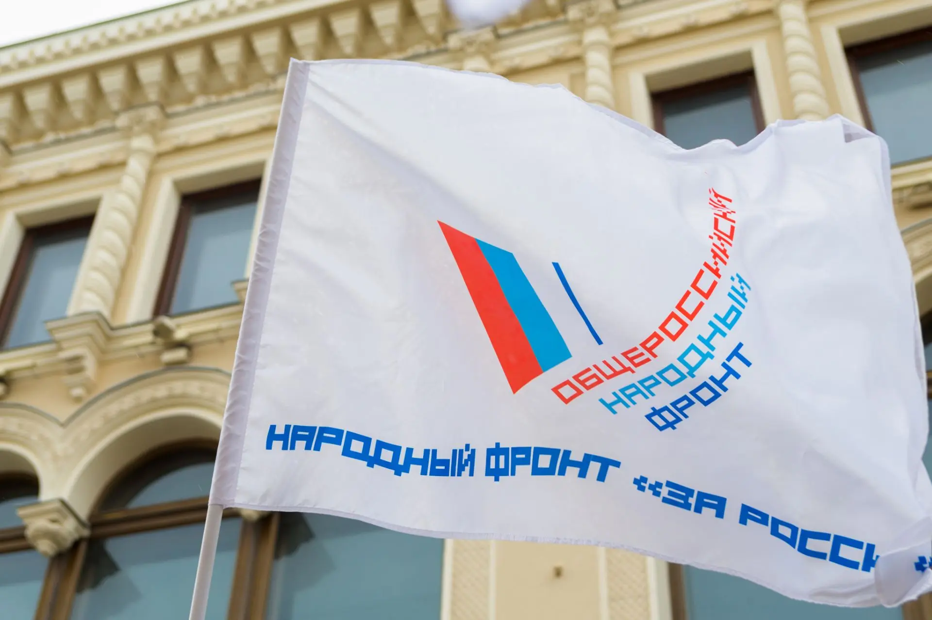 Народный фронт передал пострадавшим от паводков в Дагестане более 46 млн рублей.
