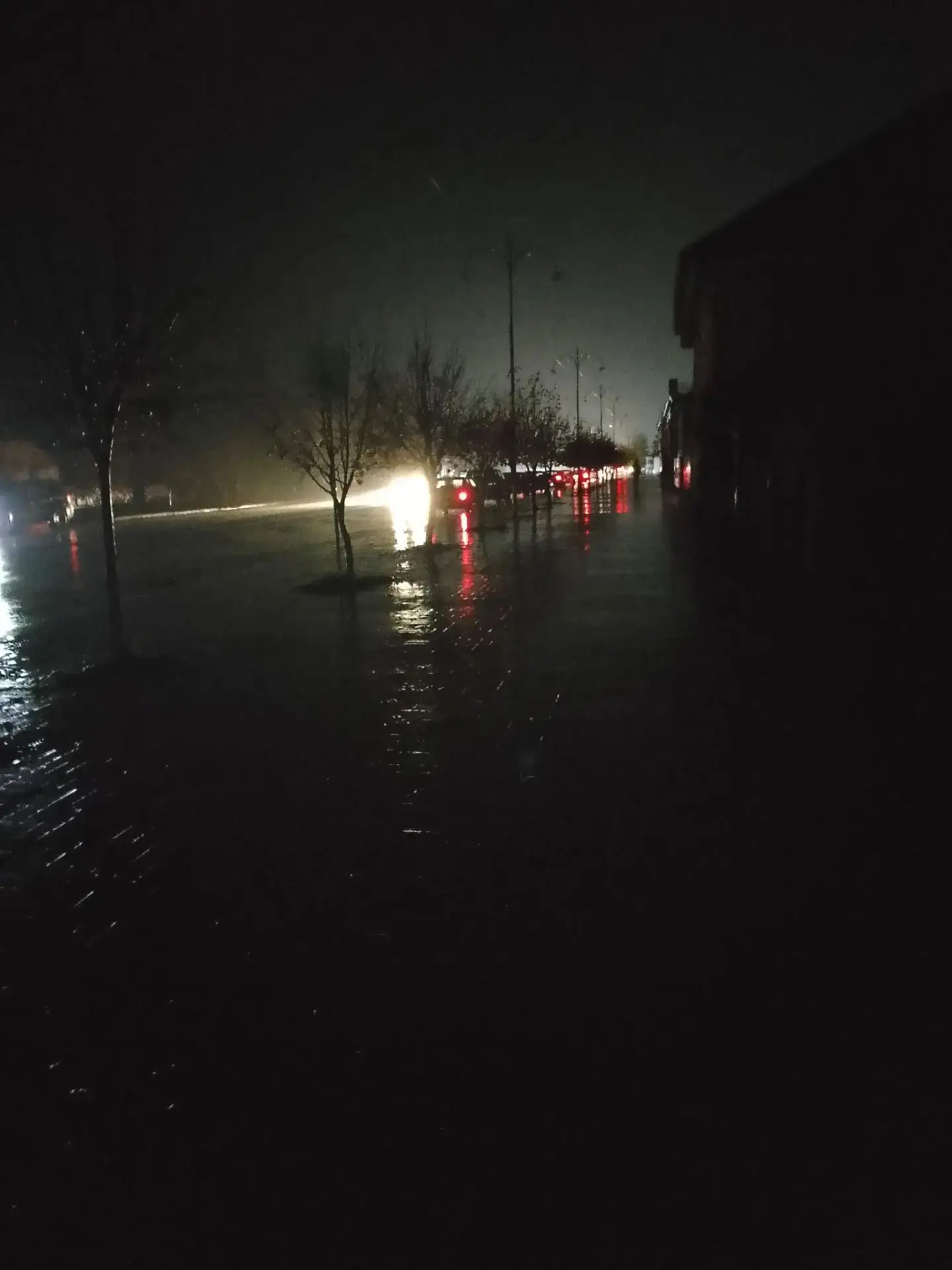 «Город в 20:15», фото нашей читательницы.