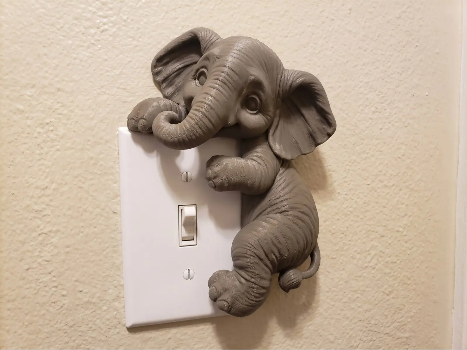 🐘 Слонёнок на выключатель света