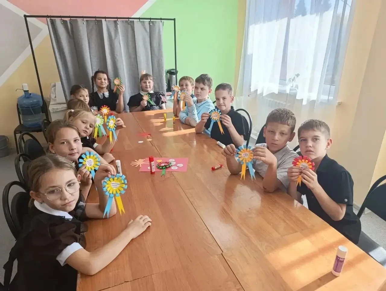 «Медаль для папы: школьники приготовили тёплые подарки ко Дню отца»