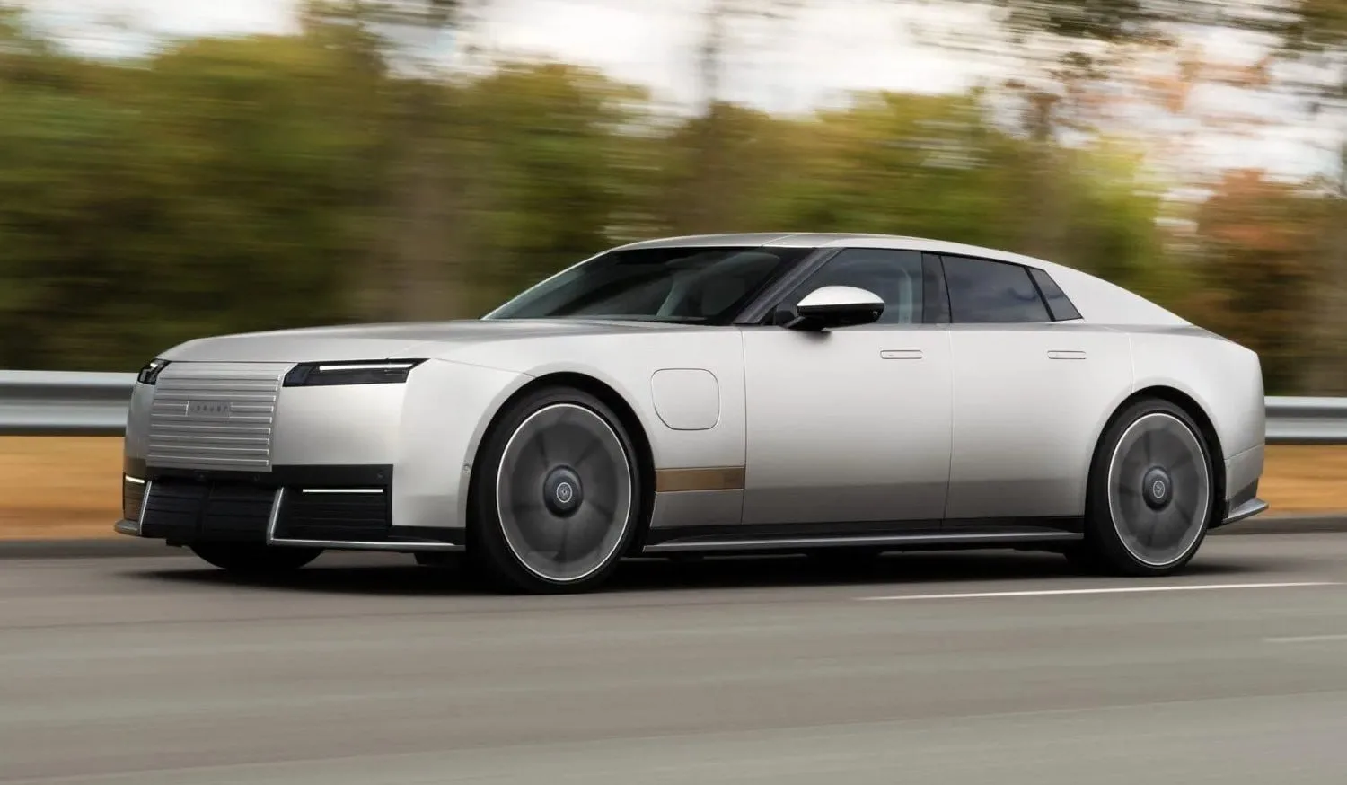 Jaguar заинтересовал 50 тысяч человек новым электромобилем