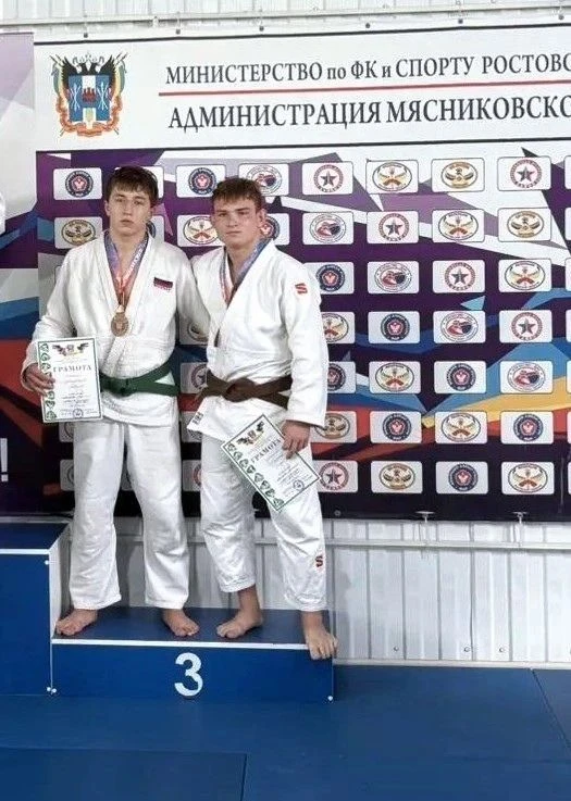 🥋 Дзюдоисты из Гуково привезли медали с первенства области