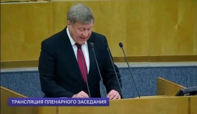Депутат Анатолий Локоть пообещал, что в Госдуме будут стараться сделать так, чтобы тяже...