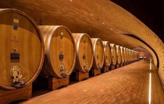 В Италии украли 30 тысяч бутылок вина на €5 млн 🍷