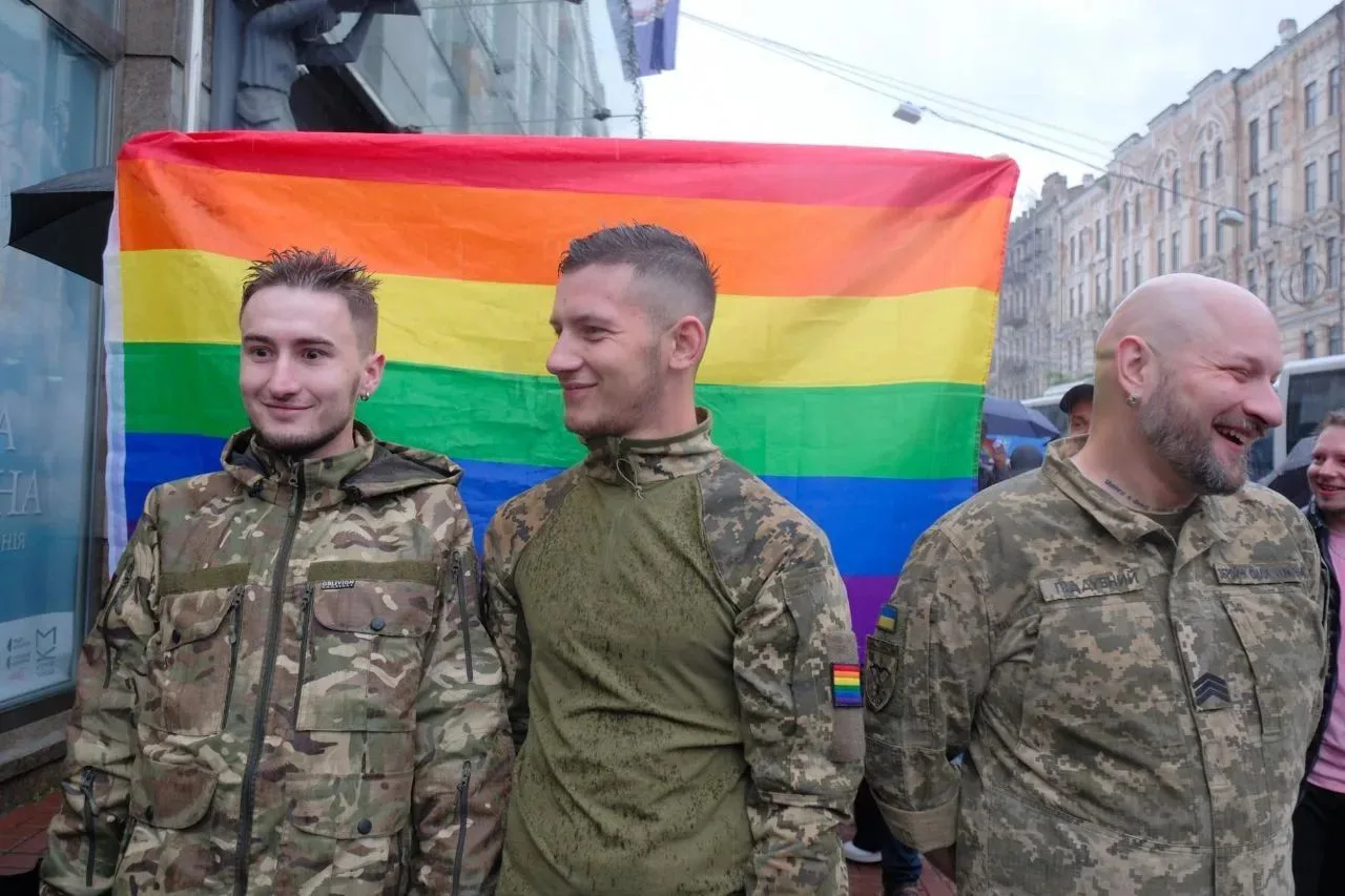 Украина будет защищать права ЛГБТ*-сообщества на государственном уровне: Зеленский подп...
