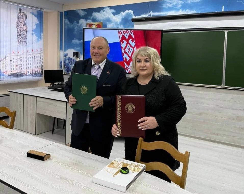 Укрепляя связи: уфимская и минская школы подписали договор о сотрудничестве 🤝