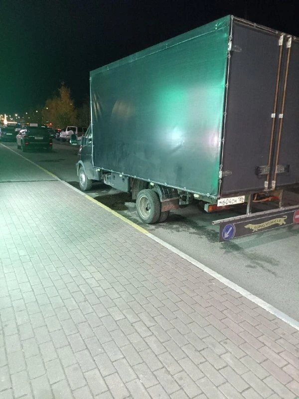 Чья газель стоит за домом Тюменский тракт 2 , у тебя уже бак бензина выбежал на землю ,...