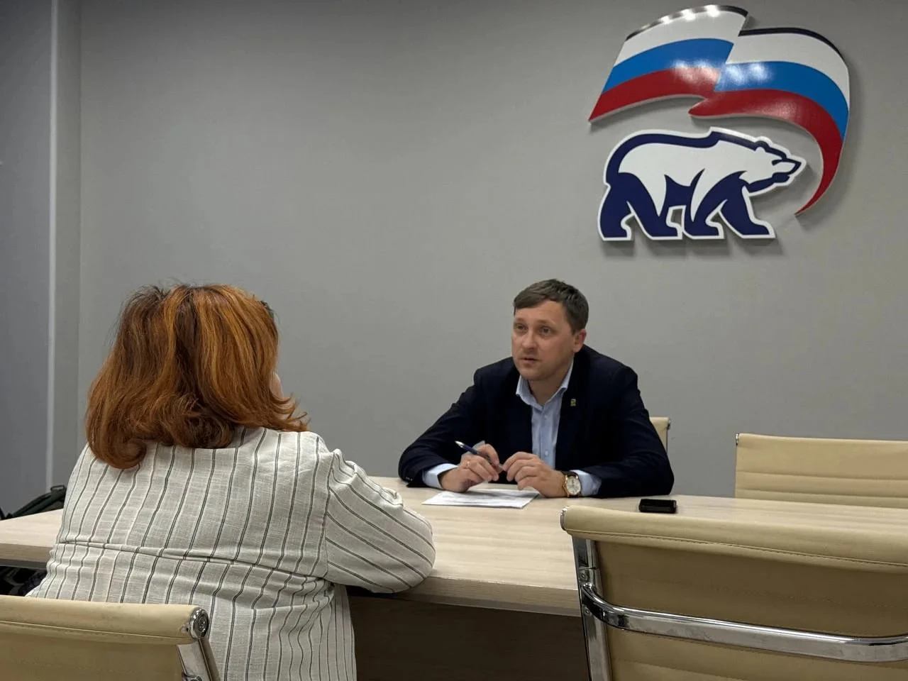 Денис Топоров провел личный прием граждан в Мытищах