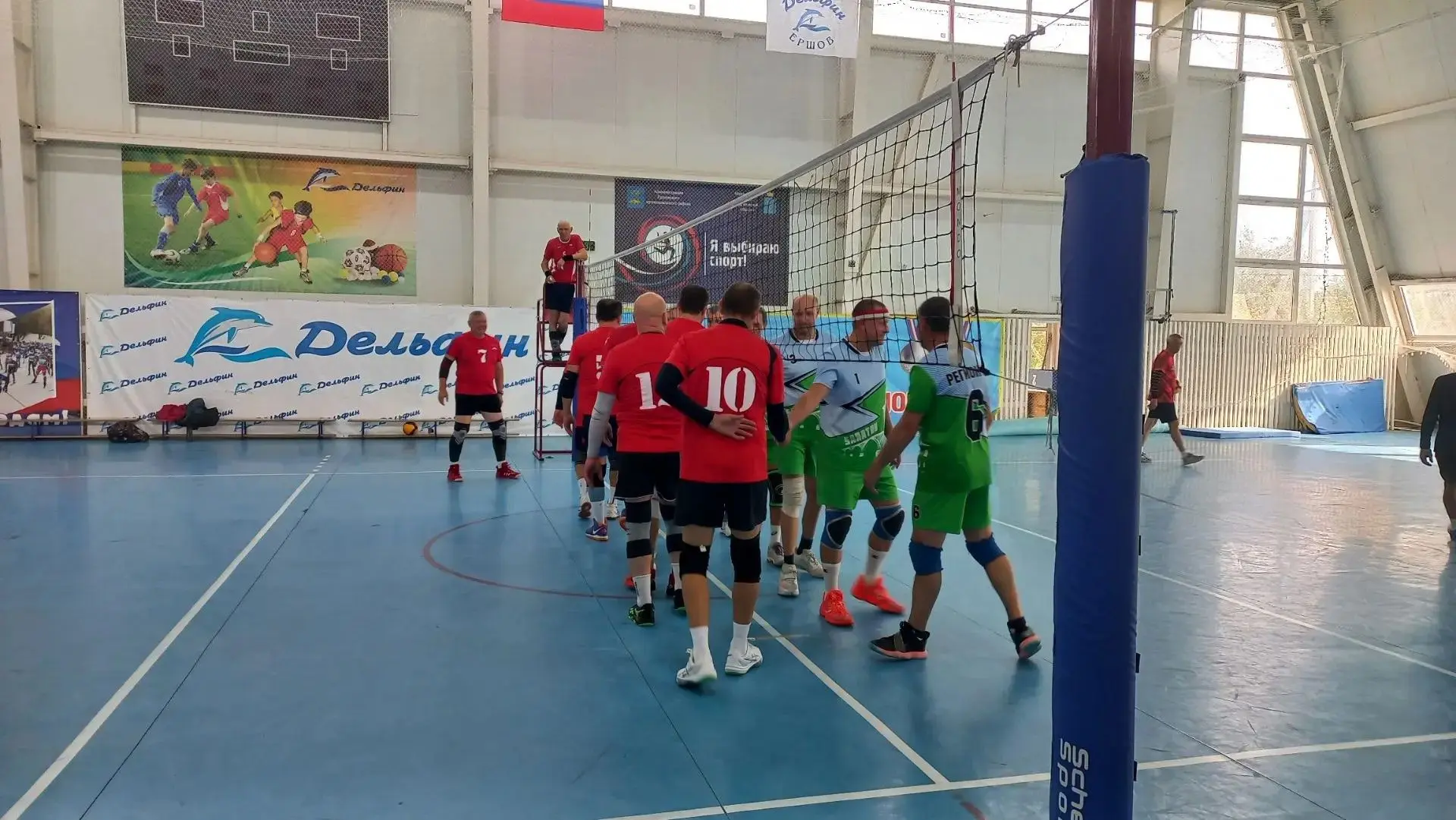 🏐 В ФОК "Дельфин" состоялся 45-й Открытый турнир по волейболу, посвящённый памяти Геро...