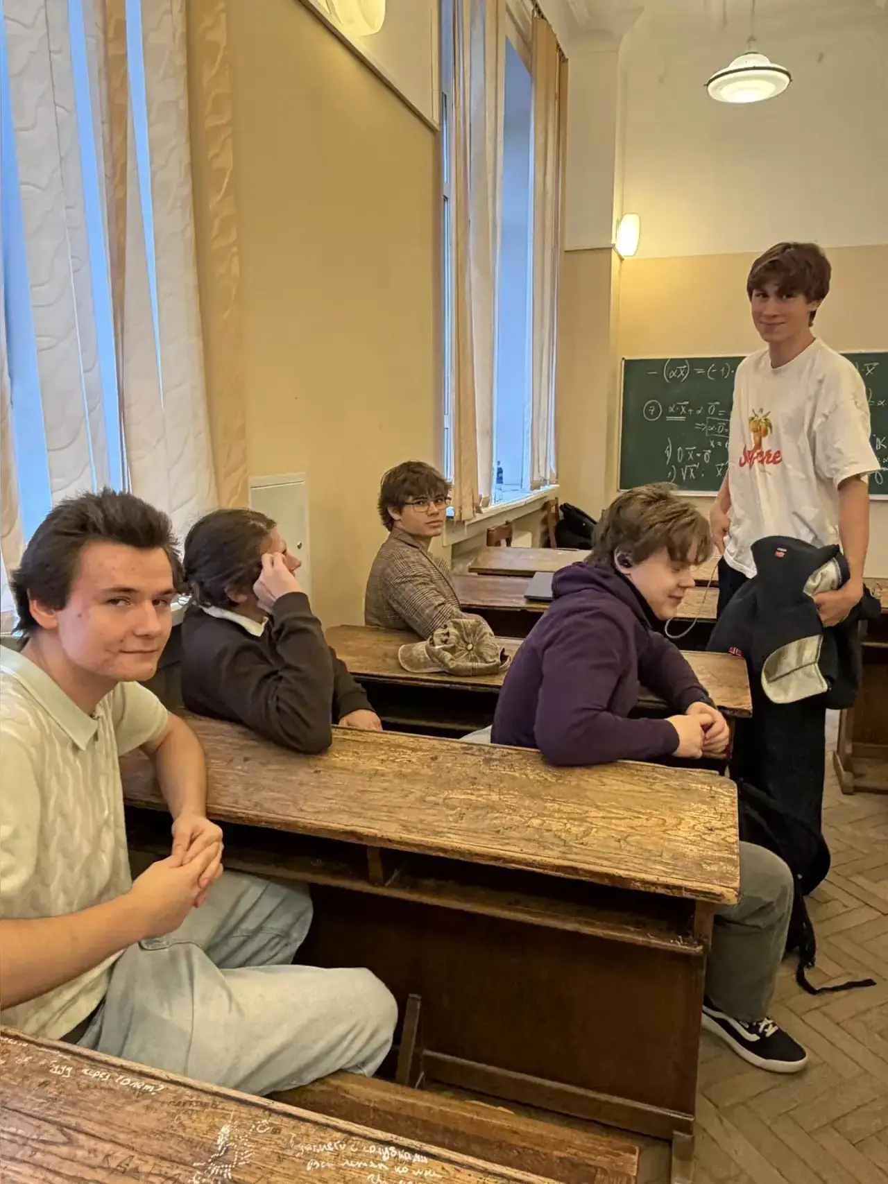 🔬 Юные физики из нашей школы на научных боях в МГУ!