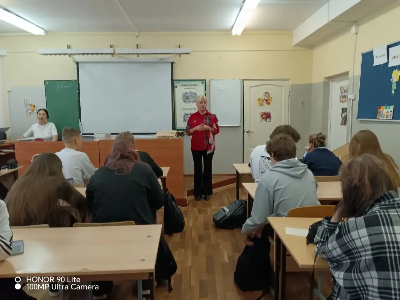 Сегодня в гостях у учеников побывала ведущий методист Центральной детской библиотеке Ёл...