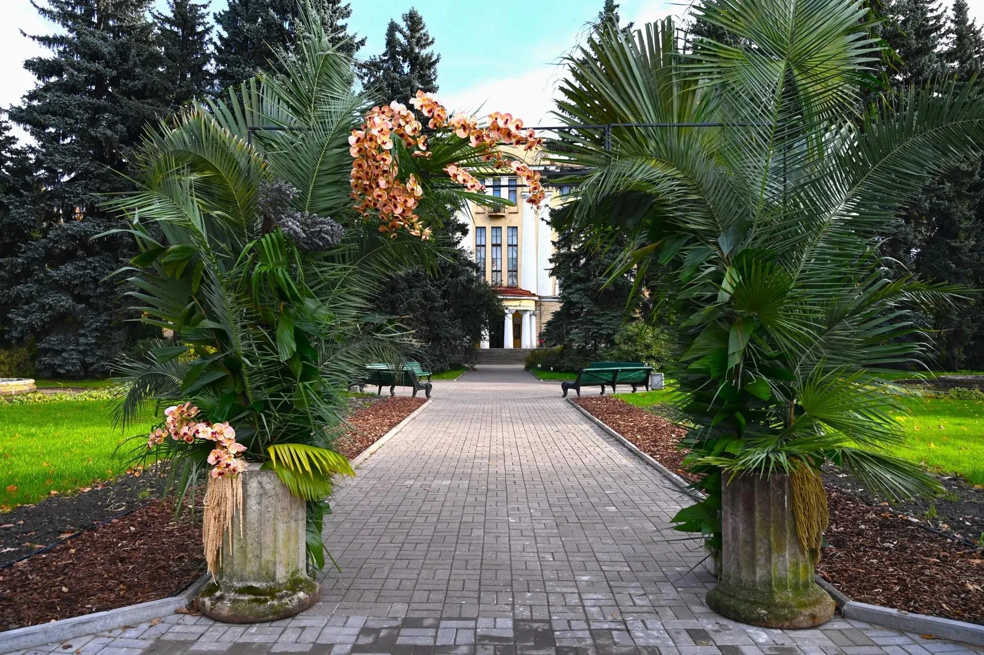 🌿 У Ботанического сада Петра Великого появилась парадная входная группа