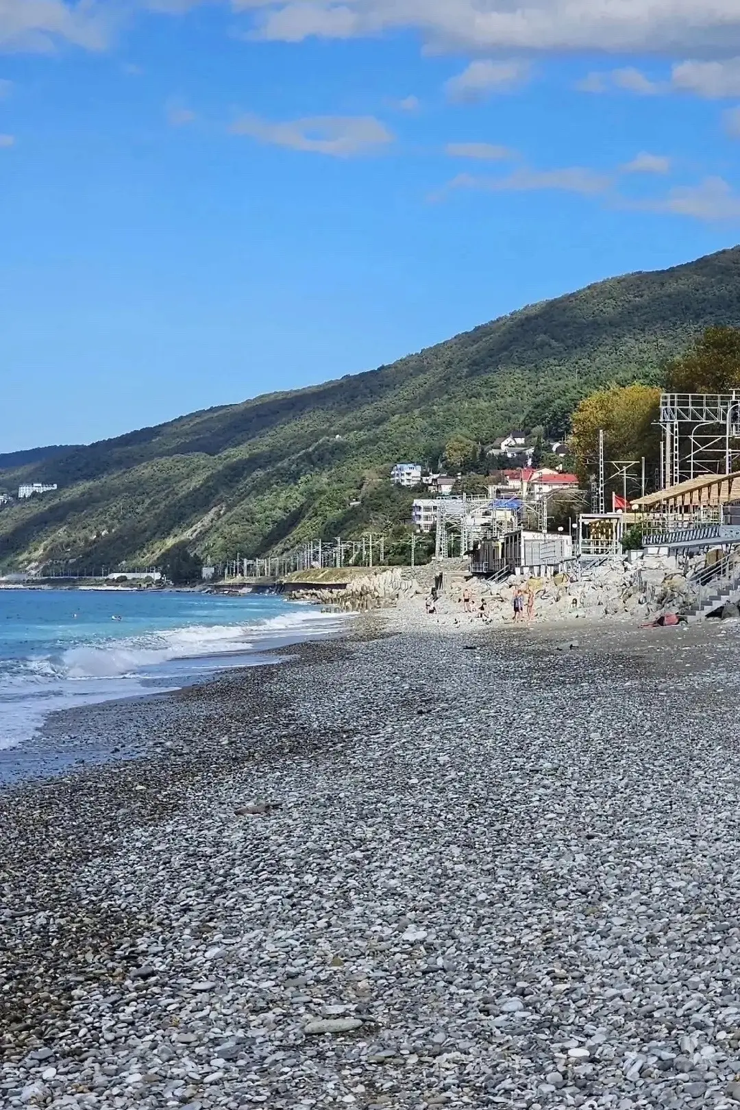 Море в Сочи сегодня было +21°C. Тепло, солнце и полное расслабление.