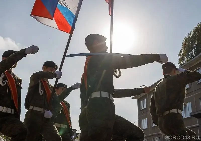 Из Липецкой области сегодня отправились на срочную службу 20 призывников. Ребята будут ...