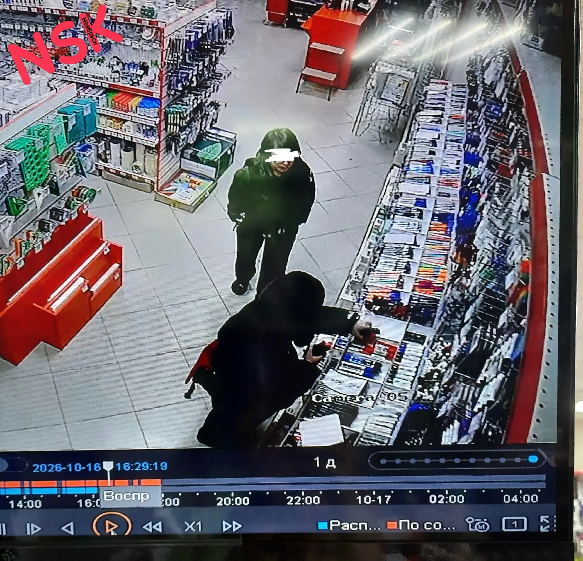 16.10.2026 в 16:30 украдены маркеры в канц.магазине. Мальчик с сумкой через плечо в тем...