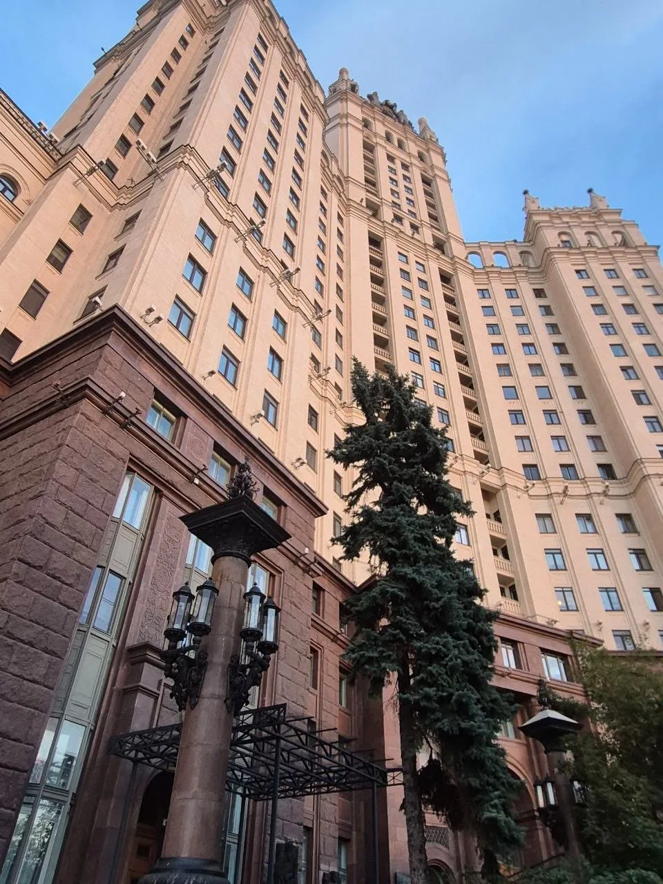 В ЛЕГЕНДАРНУЮ ВЫСОТКУ НА КОТЕЛЬНИЧЕСКОЙ НАБЕРЕЖНОЙ С ПОДЪЕМОМ НА 30й ЭТАЖ - ПОД ЗВЕЗДУ