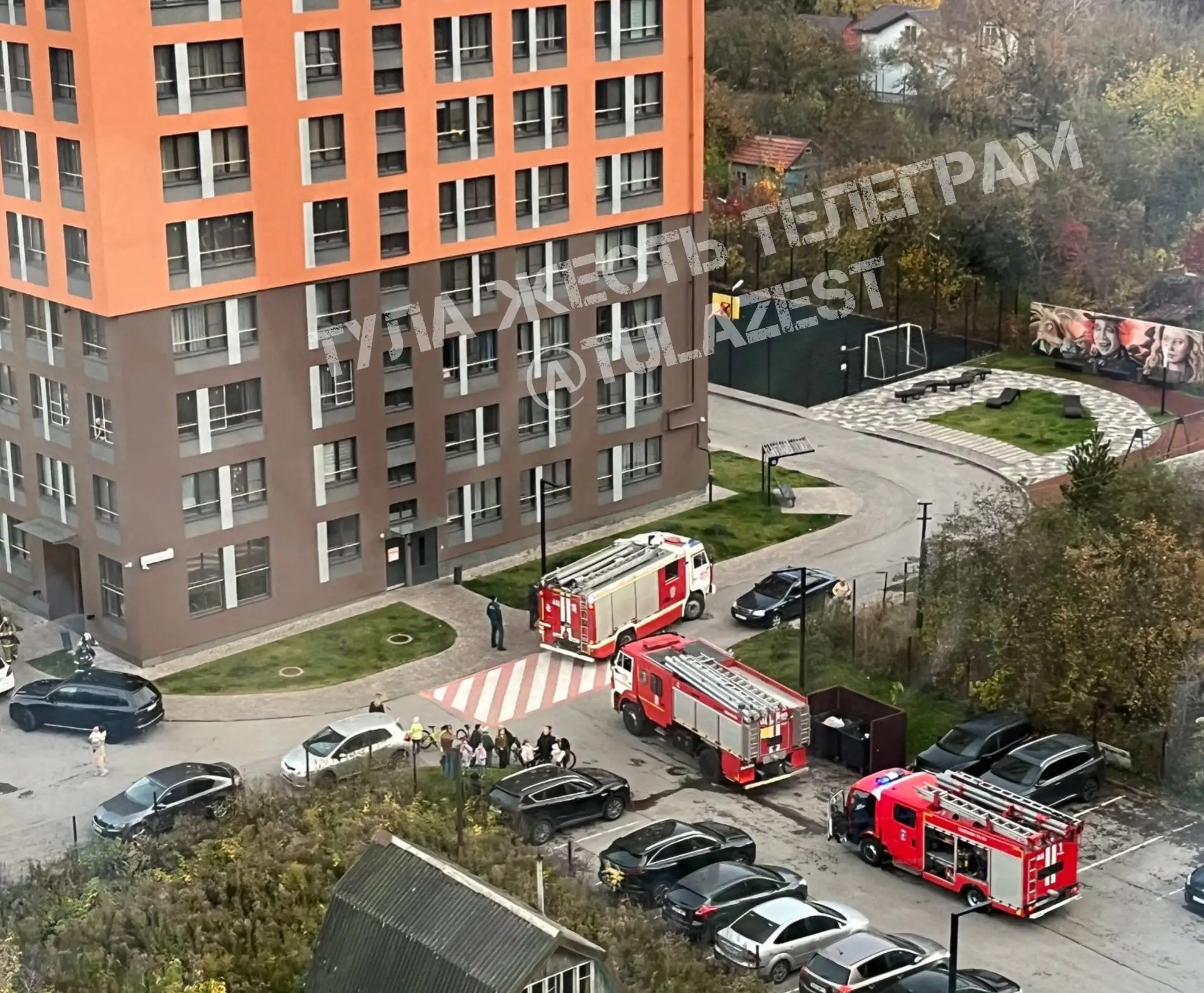 ❗️ Маргелова 3, на место прибыли несколько пожарных расчетов