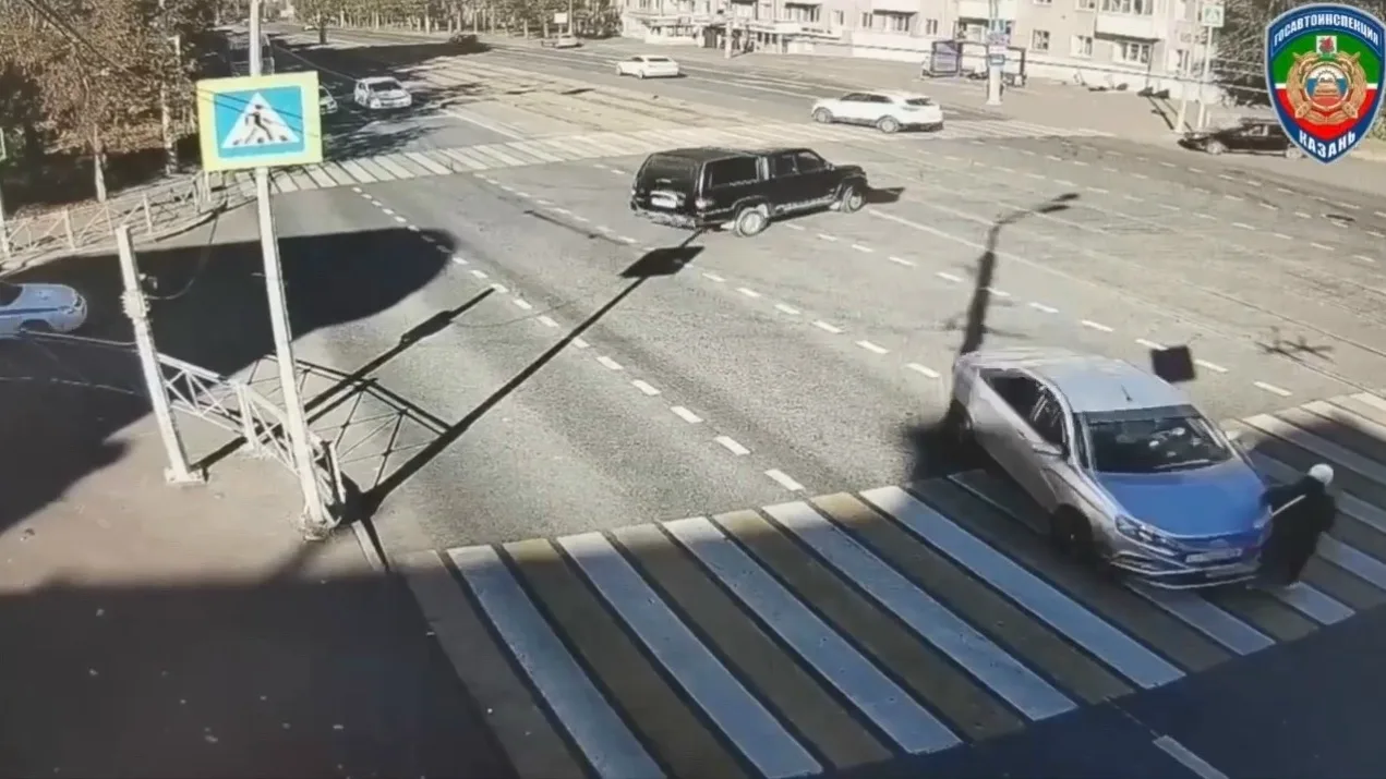 На перекрестке Сибирского тракта/8 марта водитель сбил 80-летнюю бабушку на пешеходном ...