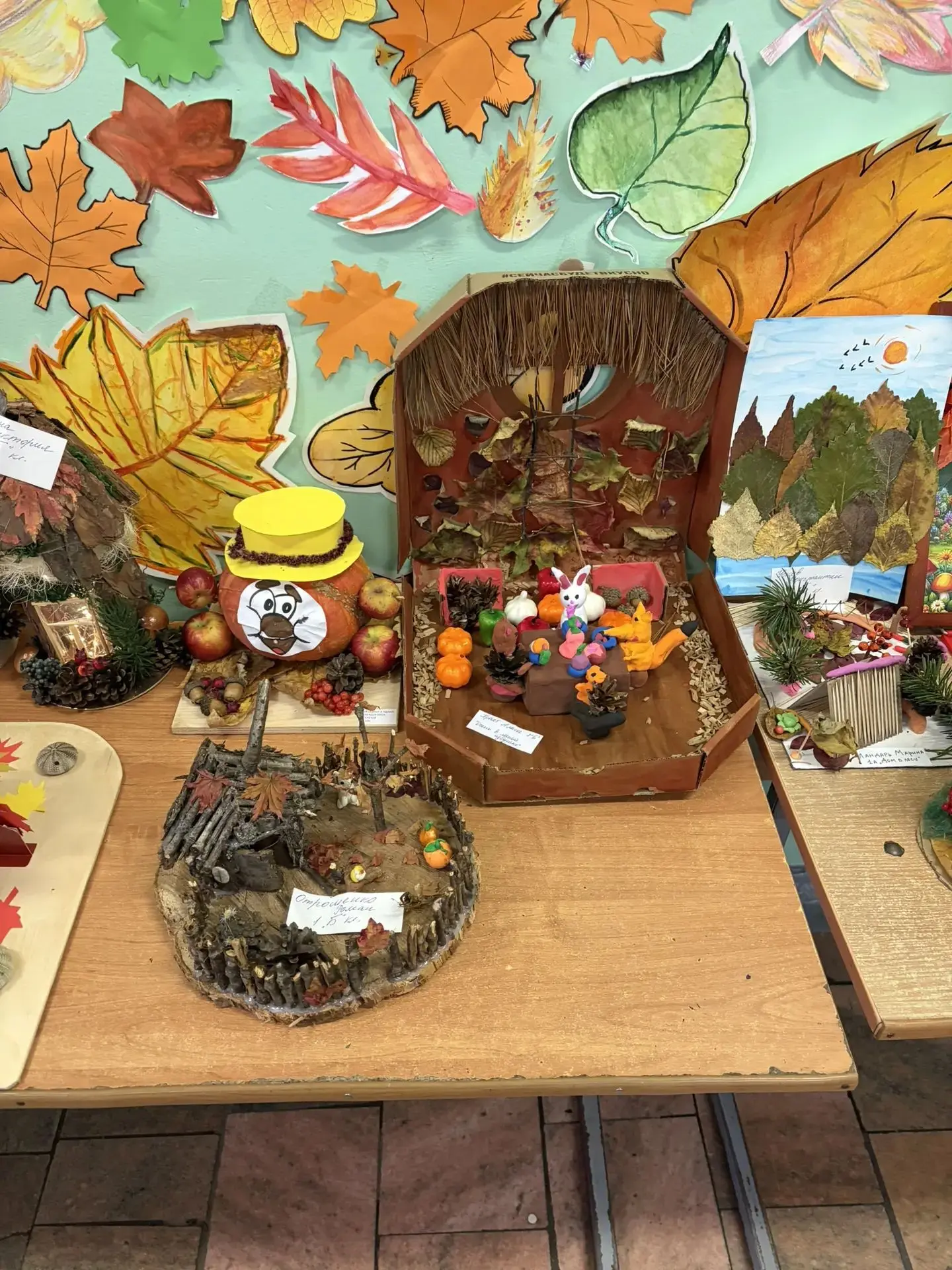Ура, в нашей школе — выставка поделок! 🍂🍁