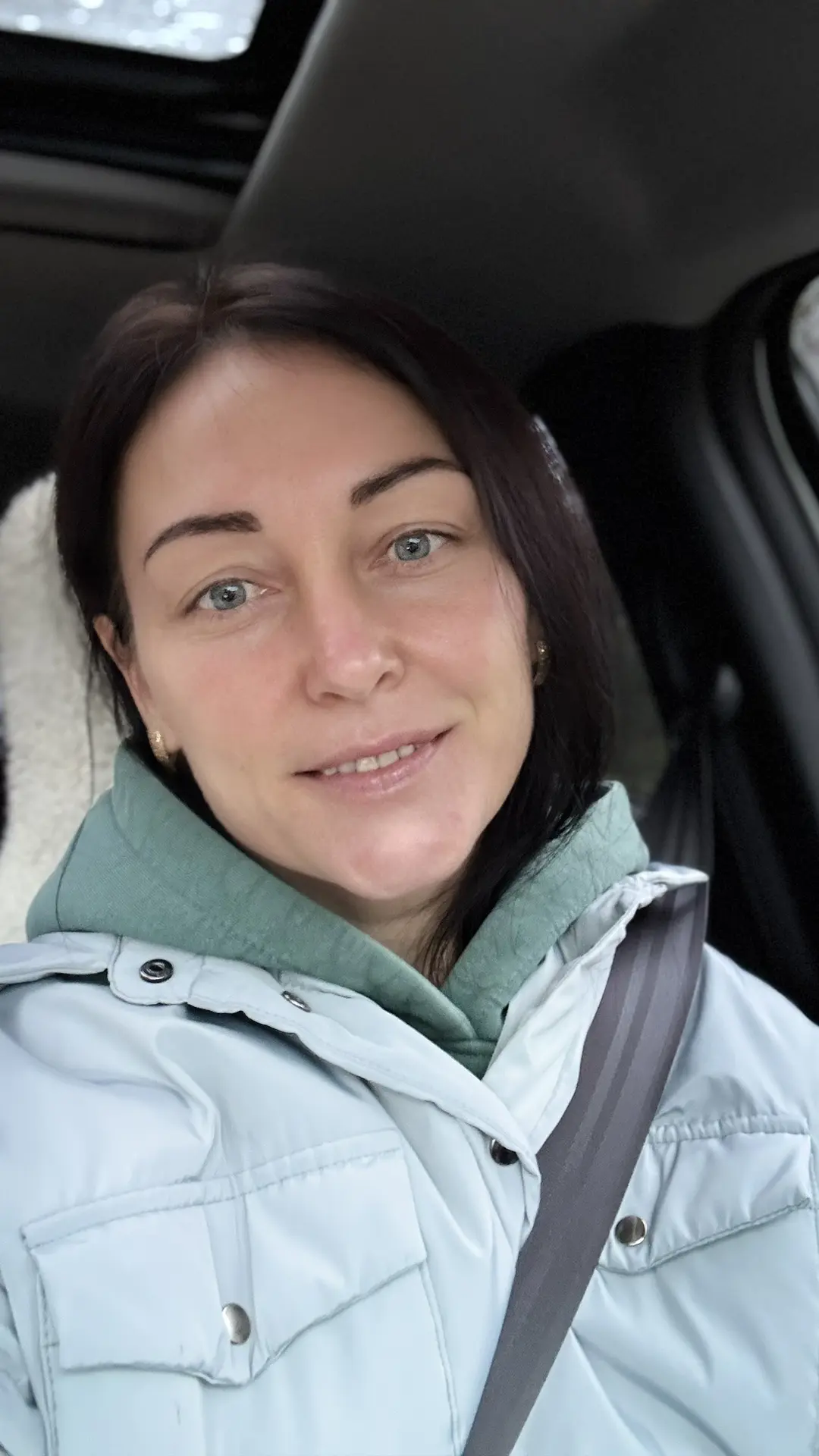 Довольная моська забрала посылку, чтобы эту моську мазать 🤩