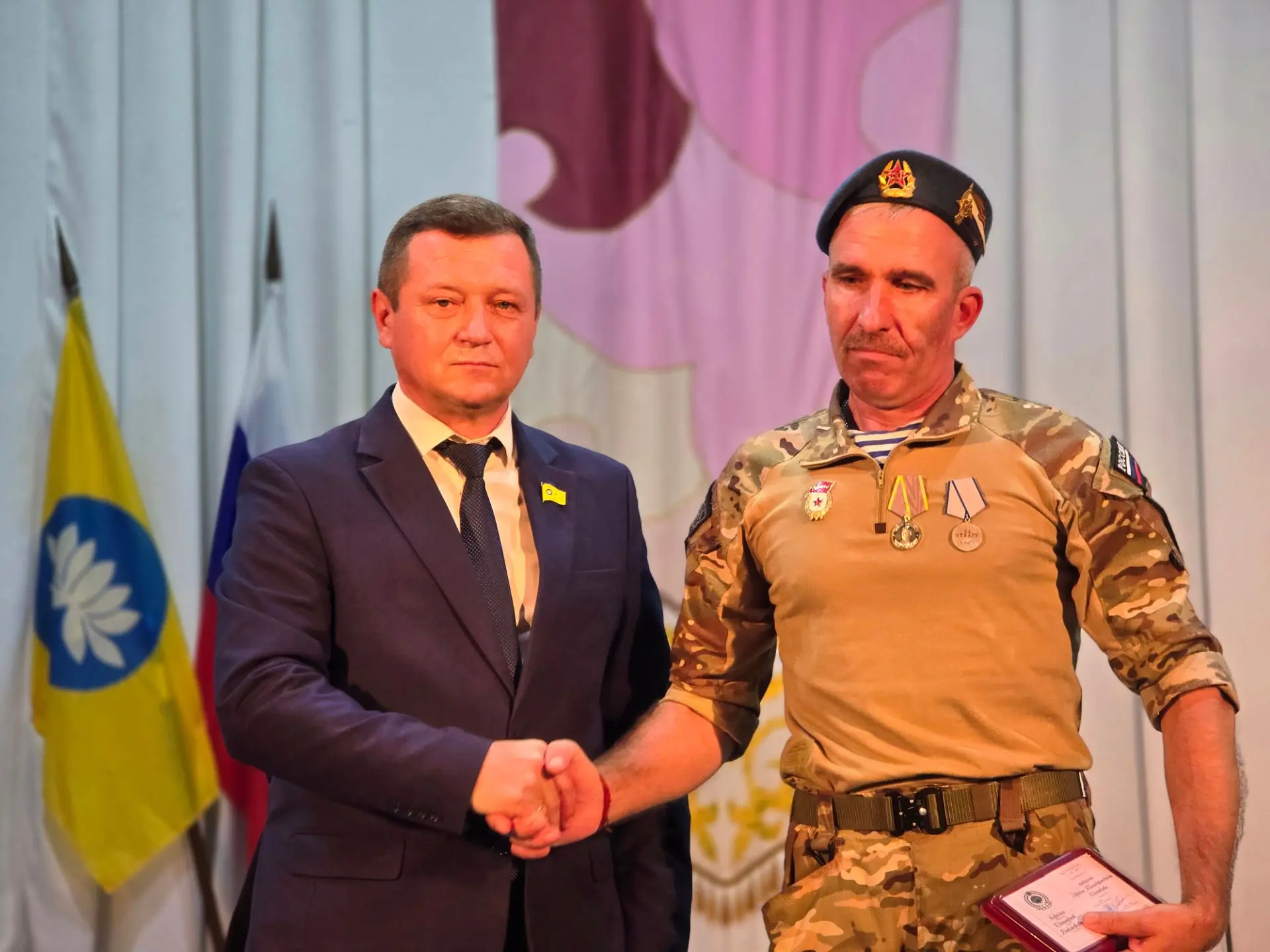🎖️ В Целинном районе вручили медаль Эрдни Деликова ветеранам СВО
