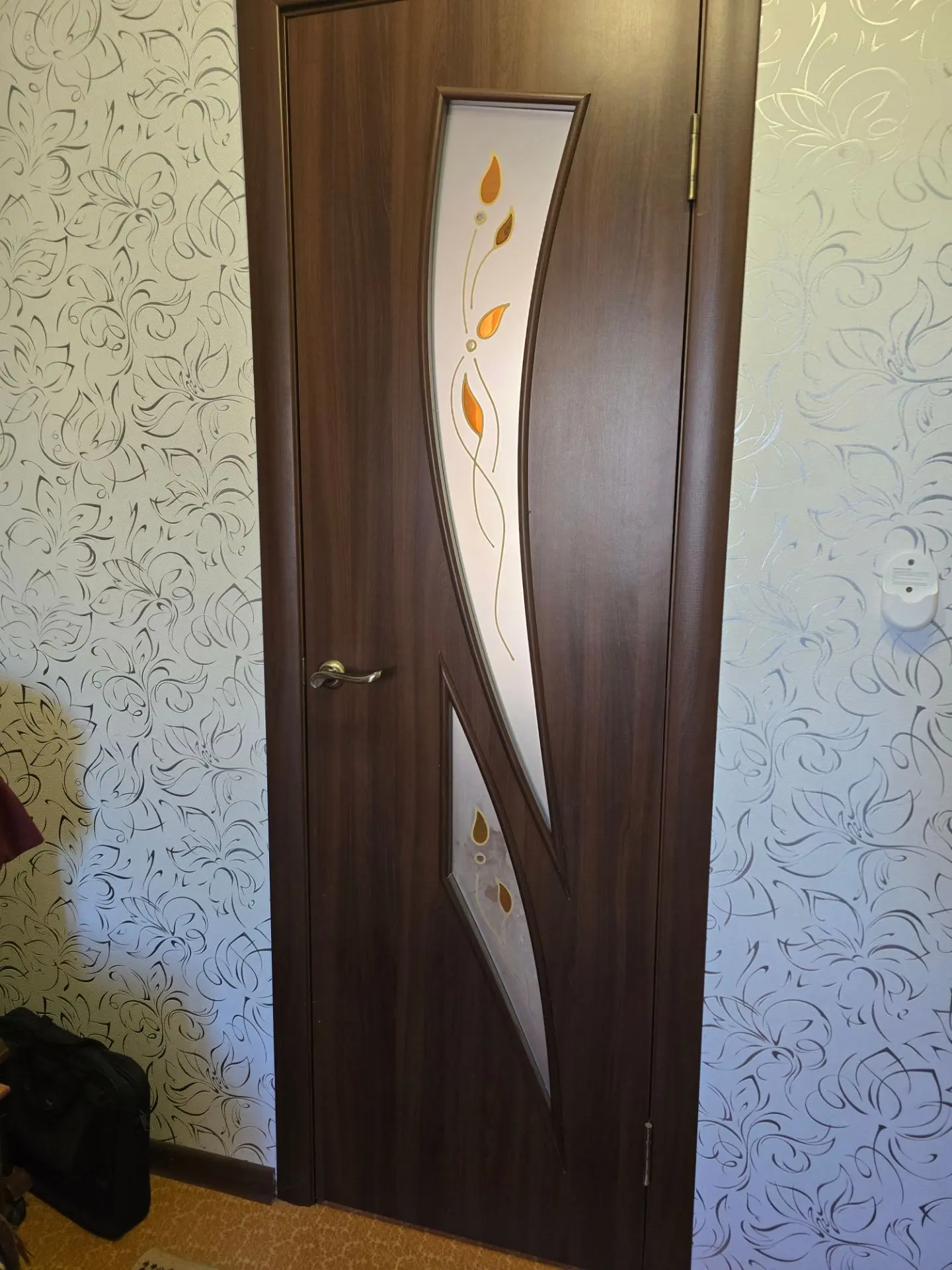 Продам межкомнатный дверной блок б/у,  полностью в сборе ( дв.полотно, коробка, доборы ...