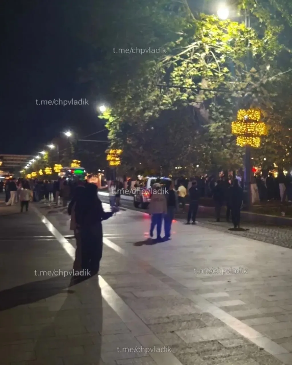 🚨 На проспекте Мира во Владикавказе, предположительно, произошло нападение с ножом.