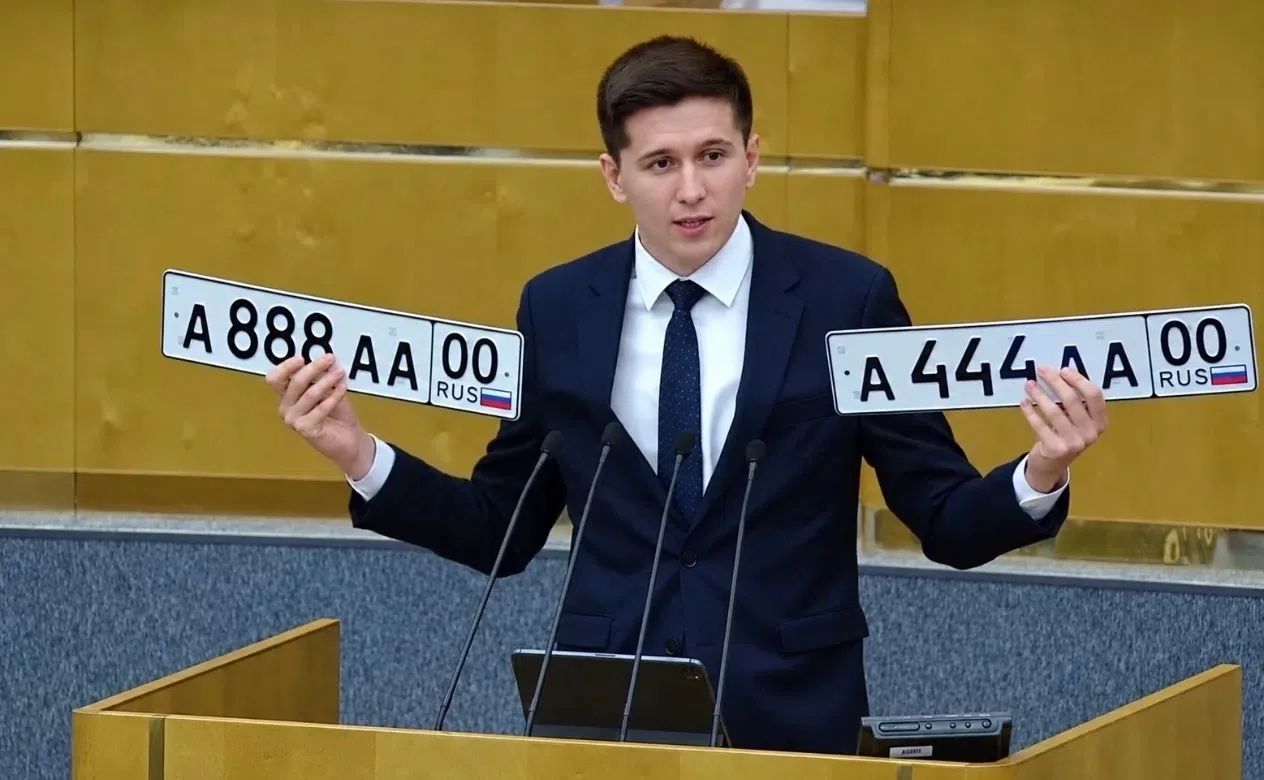 ❗🚘На выступлении в ГД показали депутатам два номера на машину — они стоят 50 миллионов...