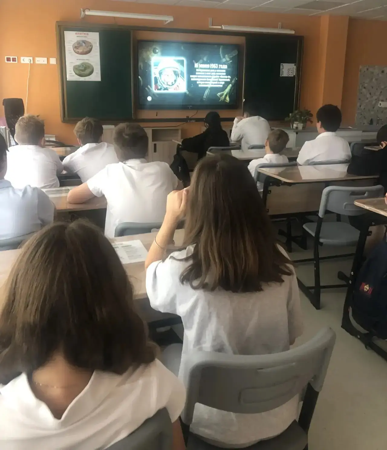 В 7В классе под руководством Саморыгиной Е. В. прошел классный час на тему: «Первый в к...