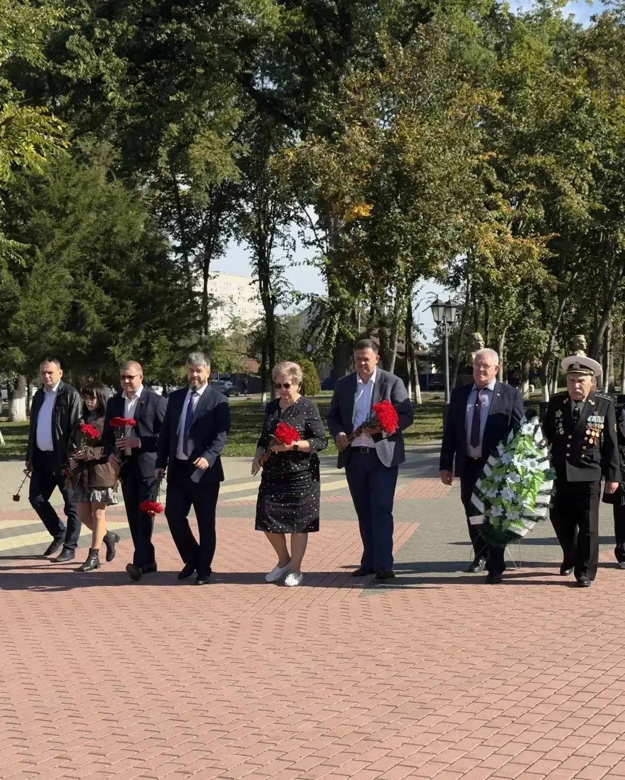 🕯 В Белореченске возложили цветы и венки к мемориалу в парке Победы