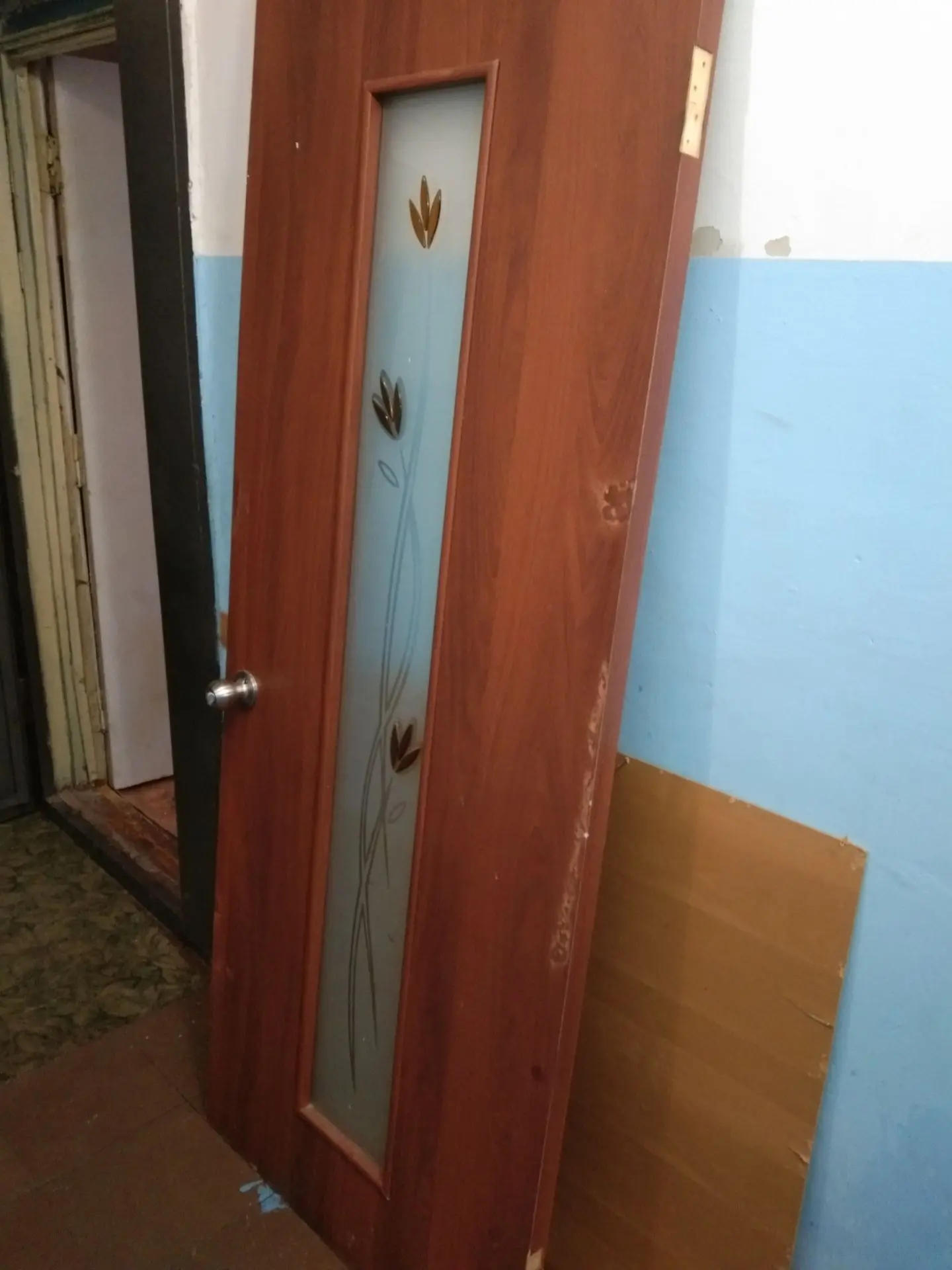 Продам дверь,цена 200р,тел.89006764700