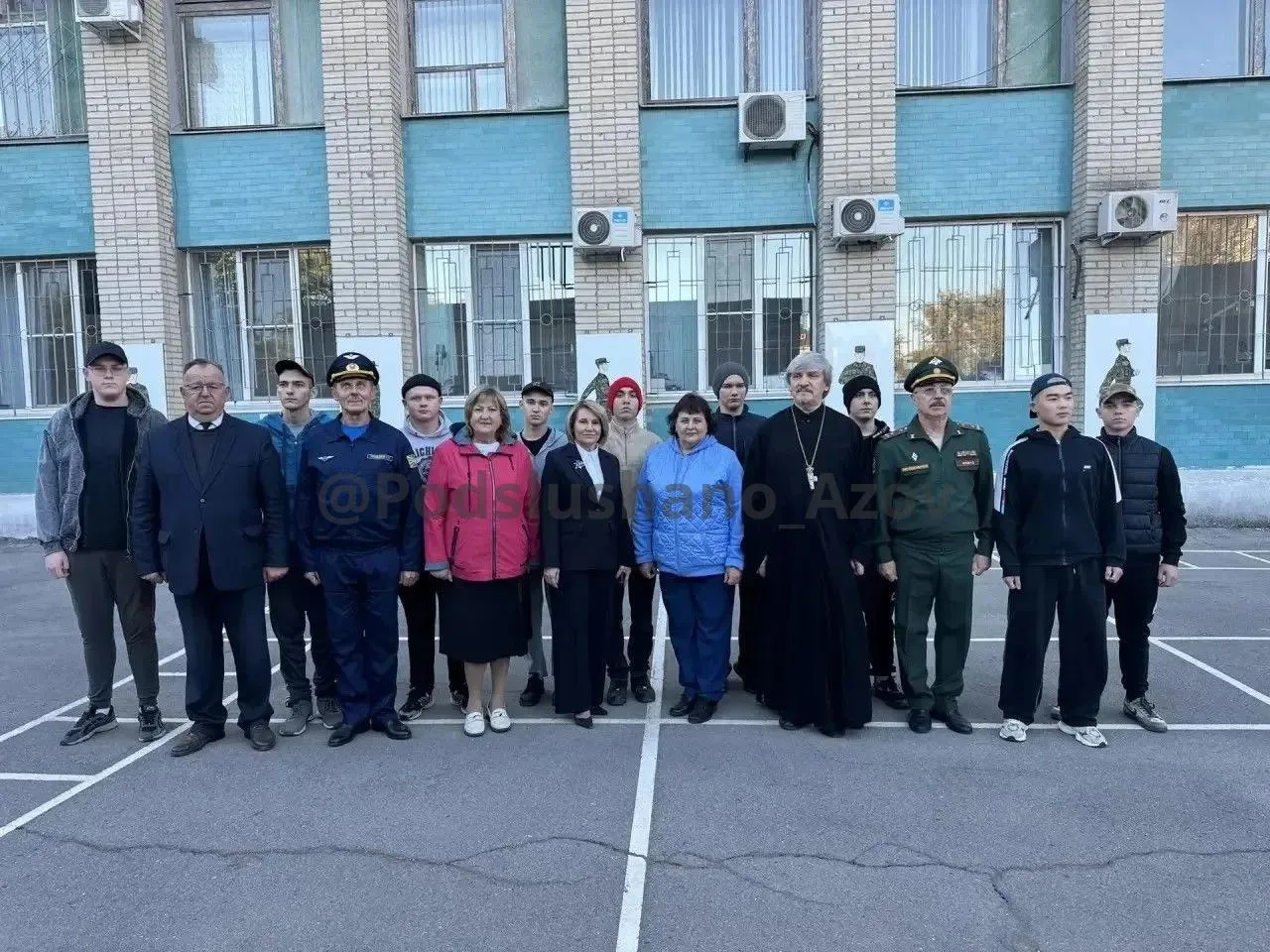 Новобранцы из Азовского района отправились на службу под «Прощание славянки»
