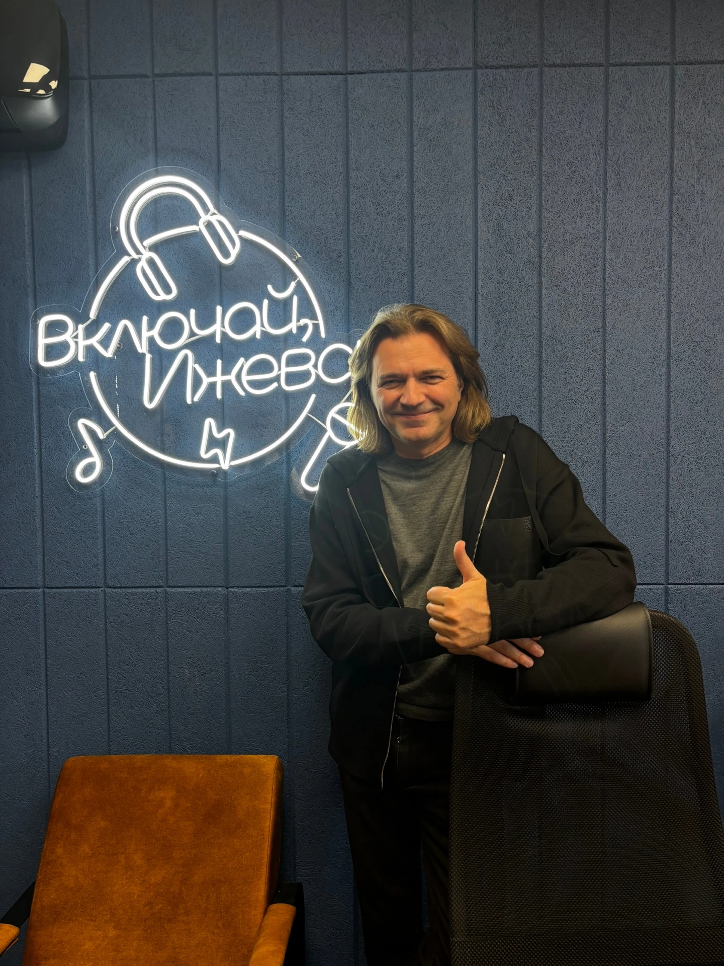 Вчера он зажигал сердца людей на сцене Ижевска, а сегодня – на волне 104.5fm!
