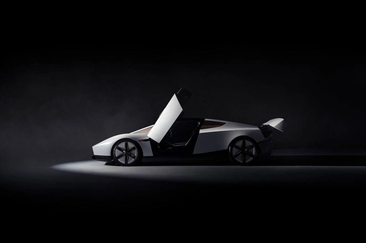 Илон Маск представил новую Tesla Roadster с двигателями, работающими по принципу систем...