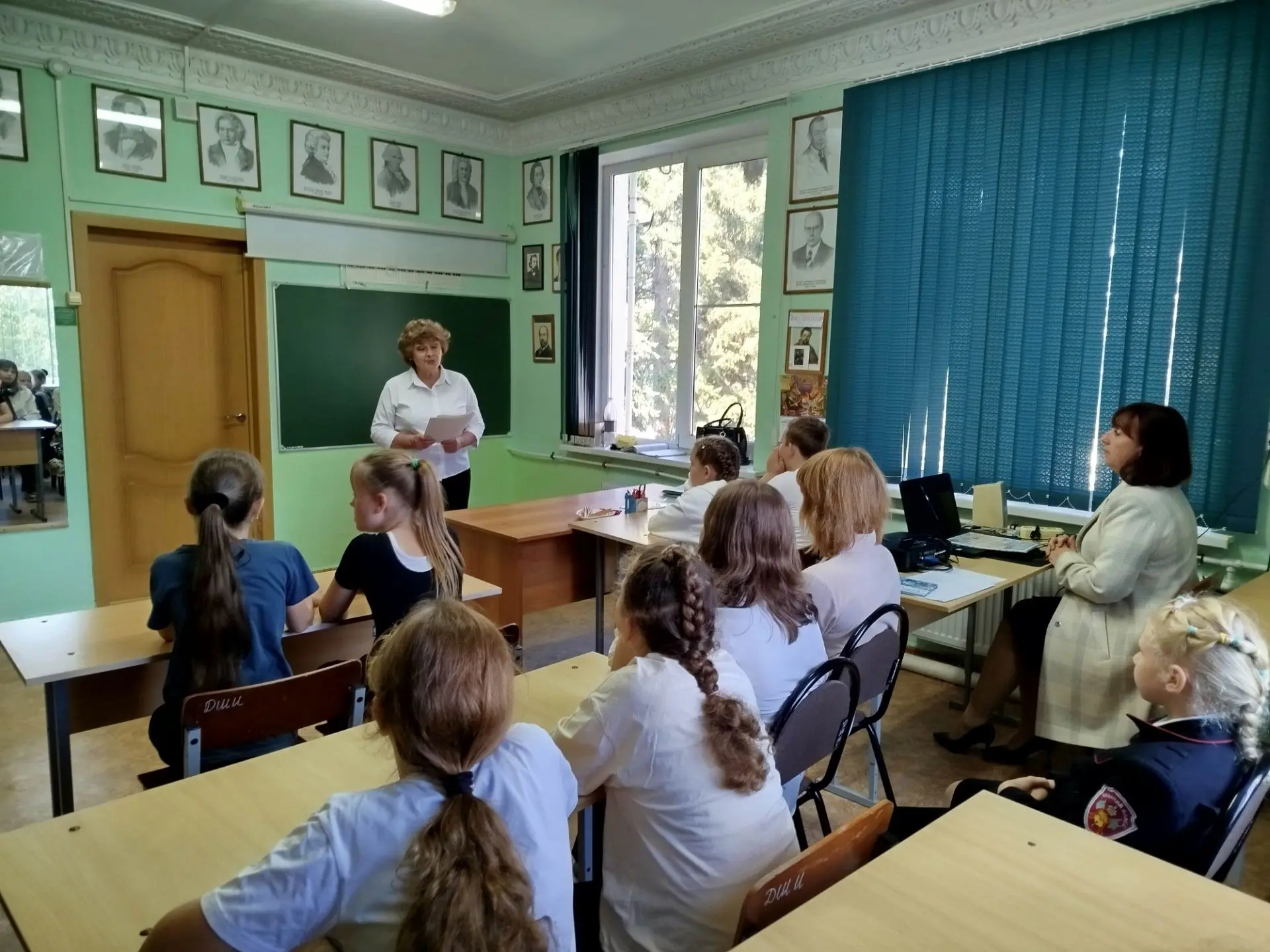 В ДШИ Новорождественской прошел час доблести и славы