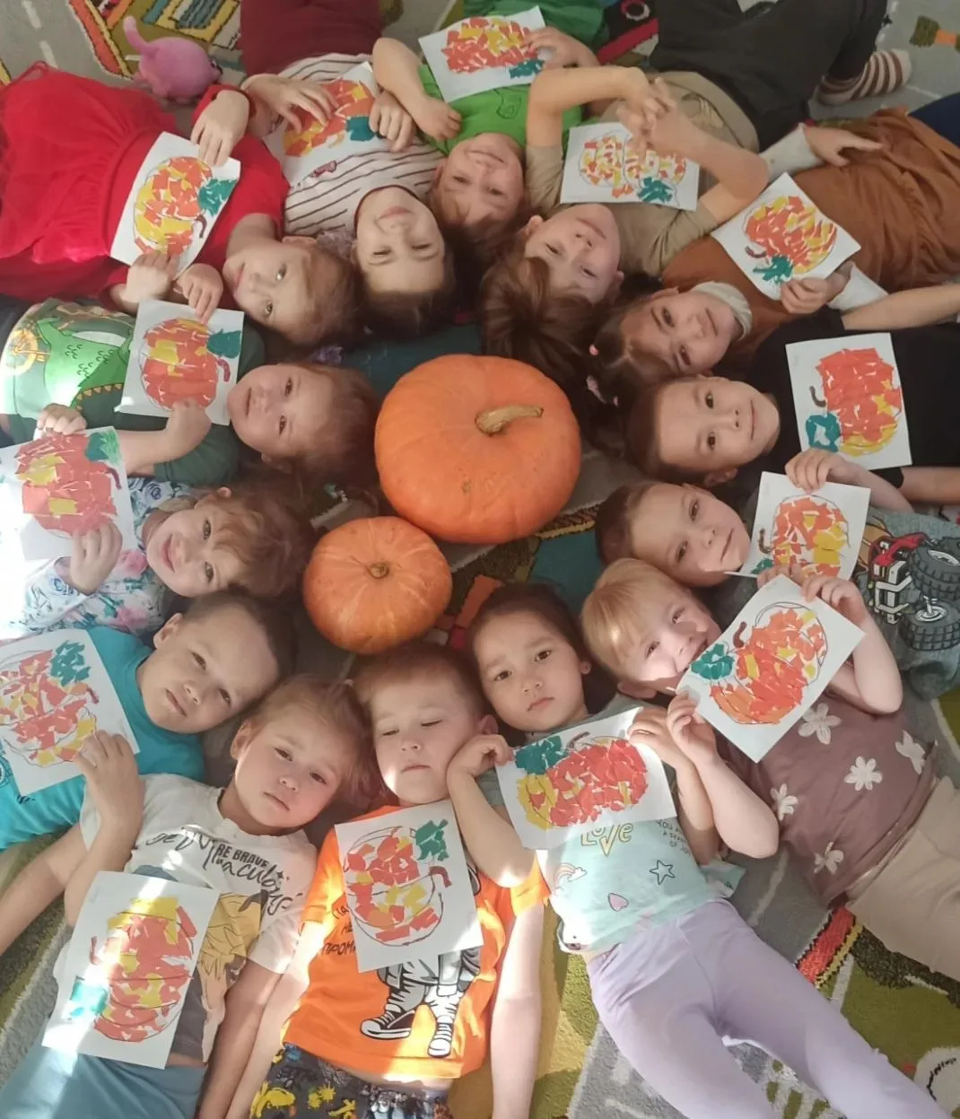 В 15 группе вырос необычный урожай! Это не простые тыквы, а бумажные, созданные руками ...