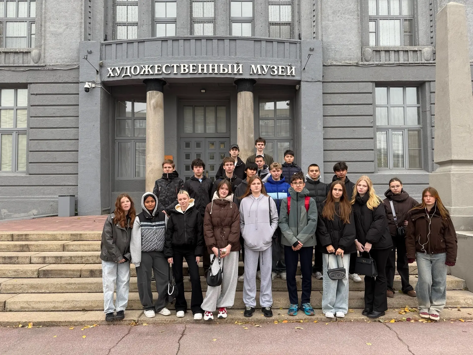 🎨 Учащиеся 9-х классов с учителем Изобразительного Искусства Екатериной Андреевной пос...