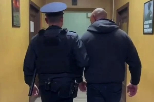 В Батайске задержала 46-летнего мужчину, который приставал к детям возле детской площадки.