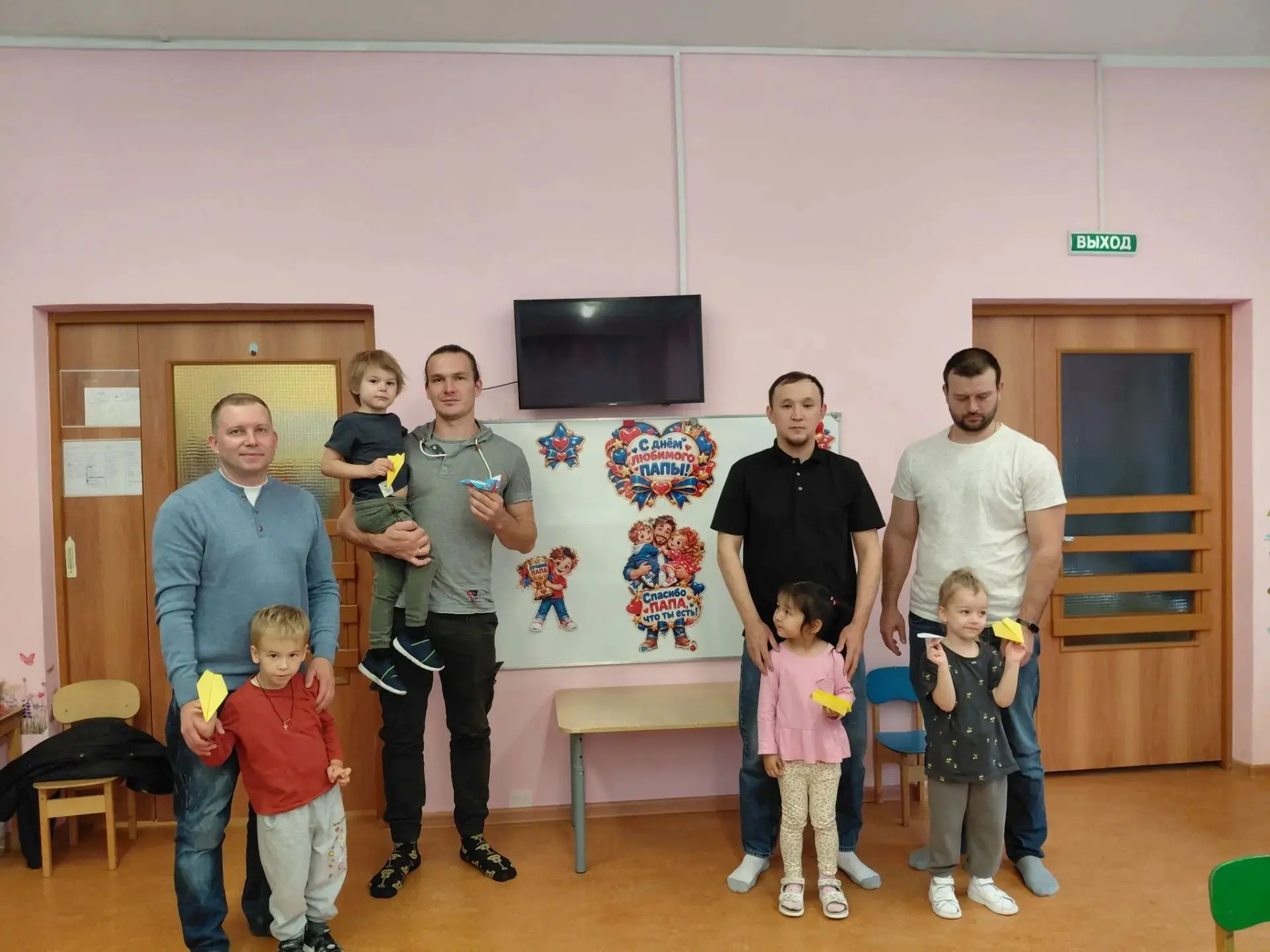 День отца - тёплый семейный праздник, который отмечают в этом году 18 октября!
