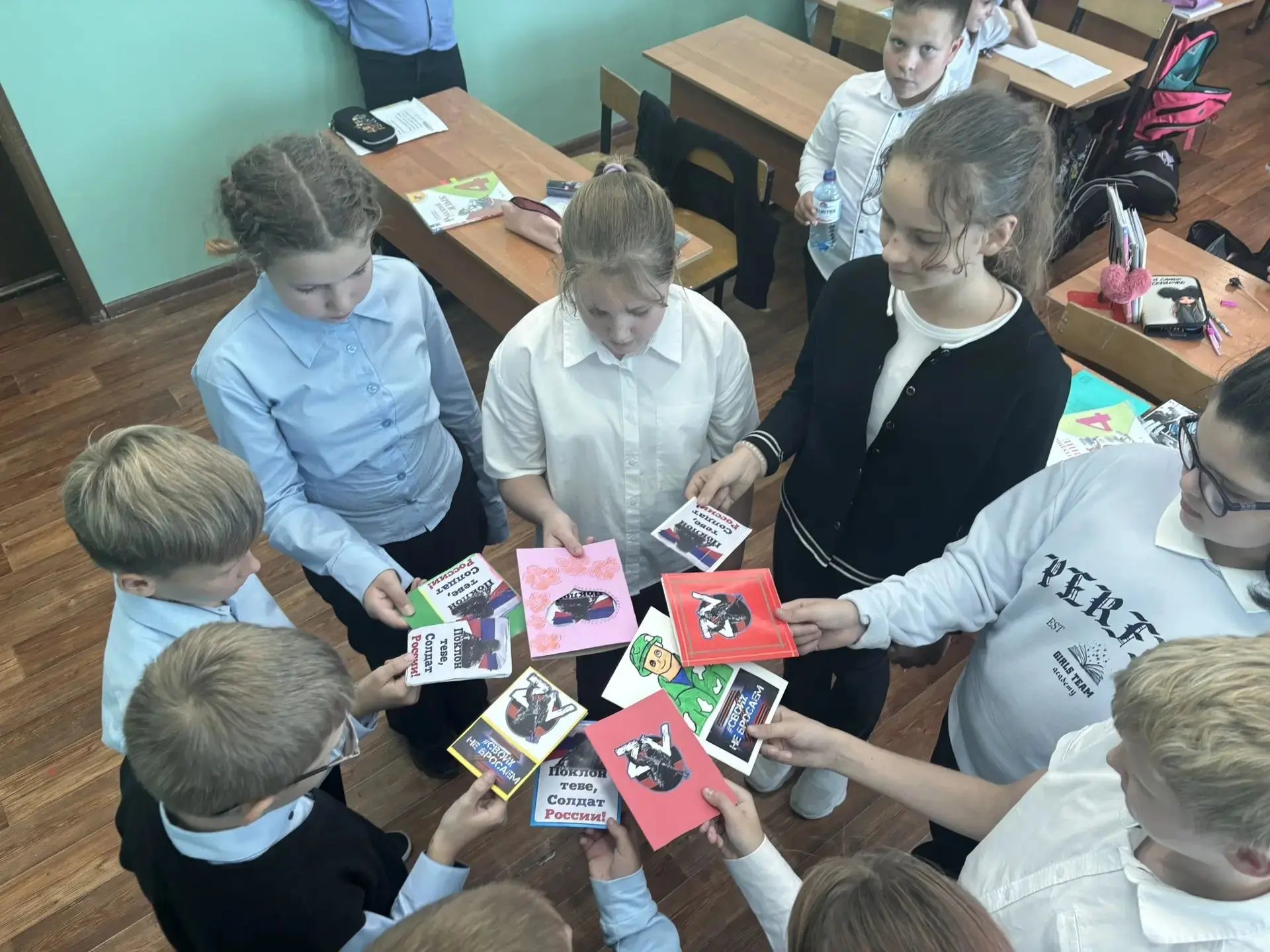 Частичка тепла из дома: ученики 4 «Б» класса школы №6 города Курчатова поддержали ранен...