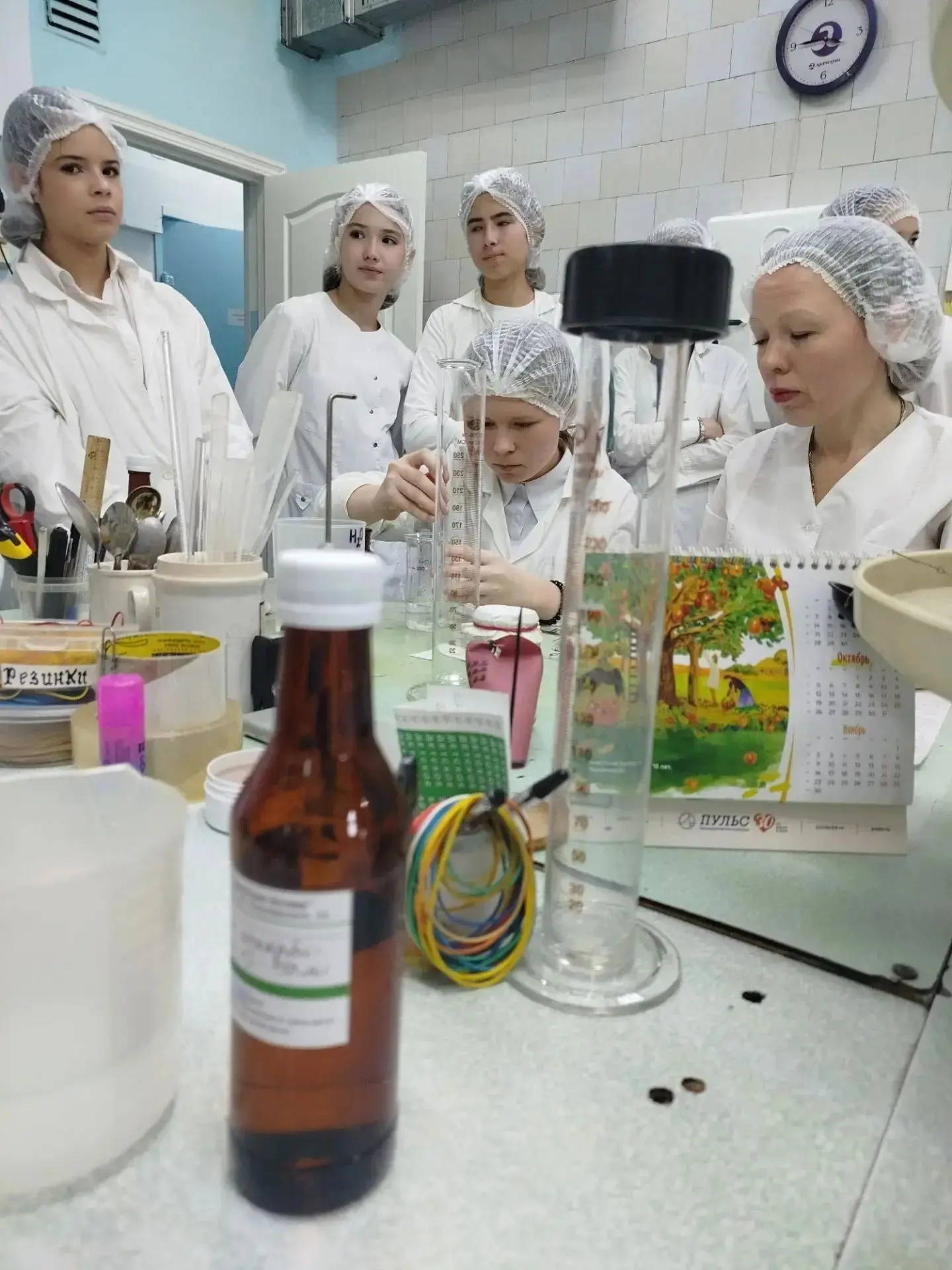 👩‍🔬 Вот это нахимичили! Вчера семиклассники школы №14 побывали на практическом уроке ...