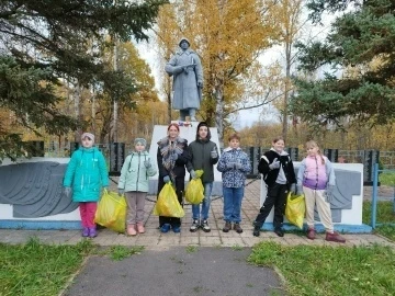 Активисты Ущицкого ДК и ТОСа «Ущицы» провели акцию «Чистая деревня»
