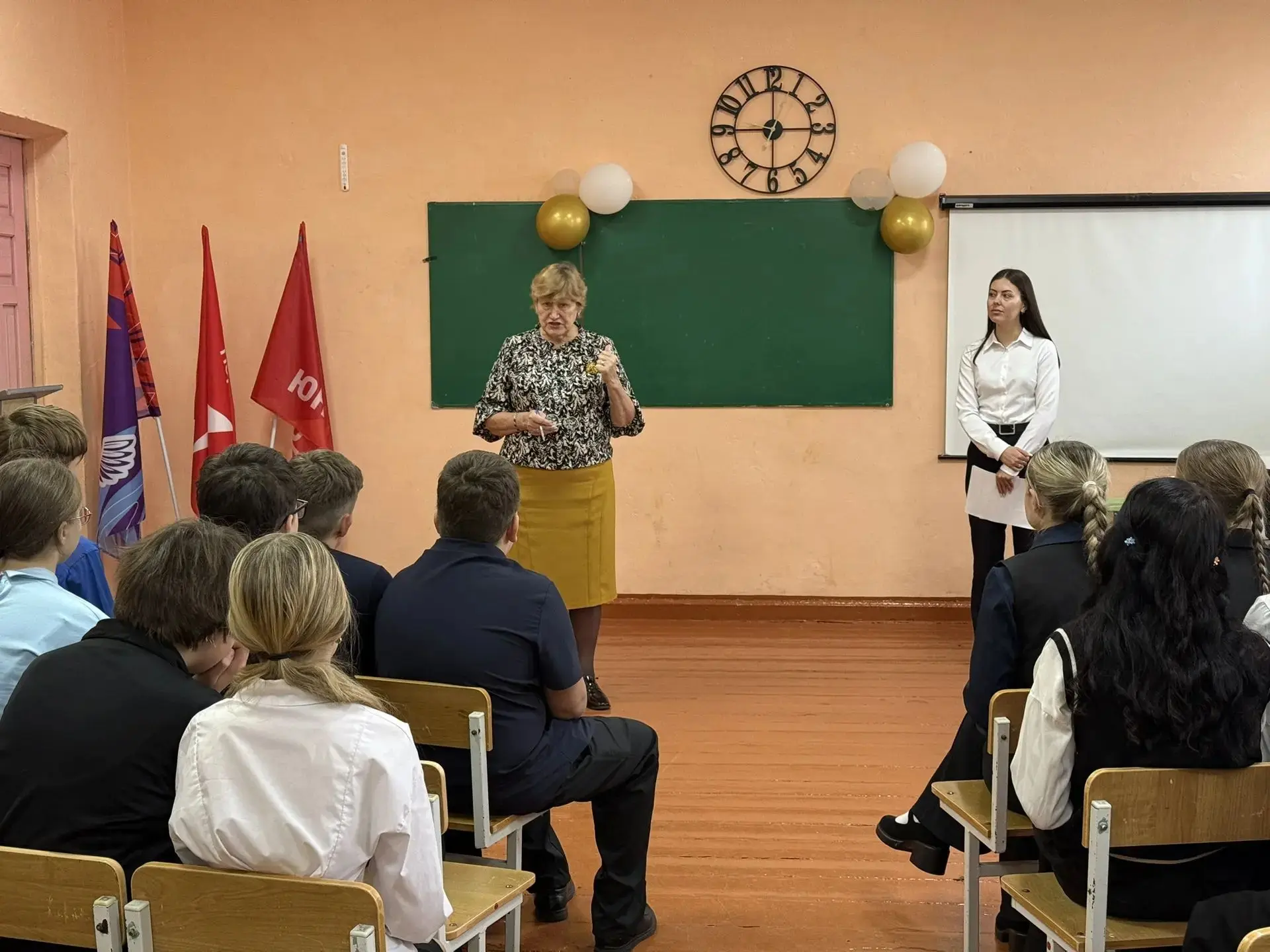 Сегодня специалист Тайшетского филиала ВТБ банка провела увлекательную беседу для школь...